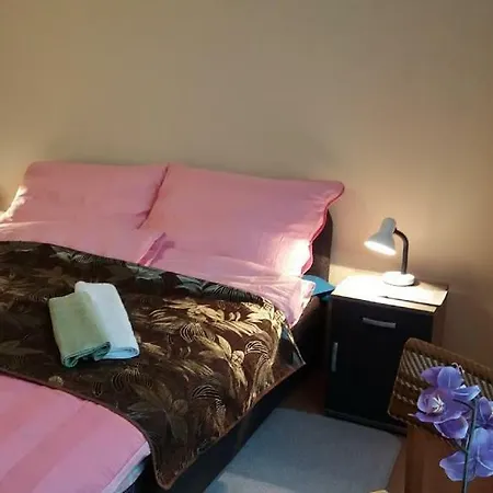 アパート Violetta Apartman *